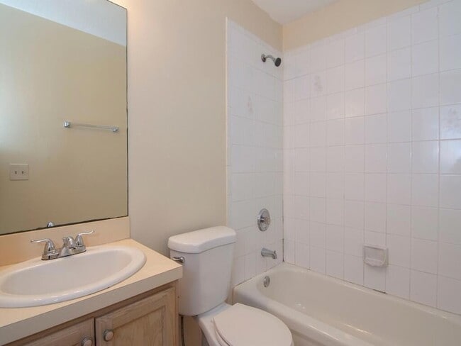 Building Photo - 601 Dundas Ct