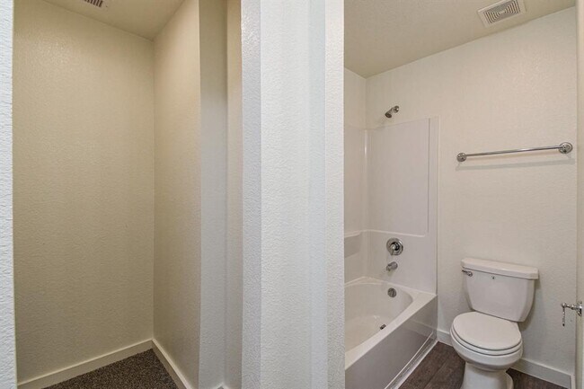 Building Photo - 21155 Gosling Rd