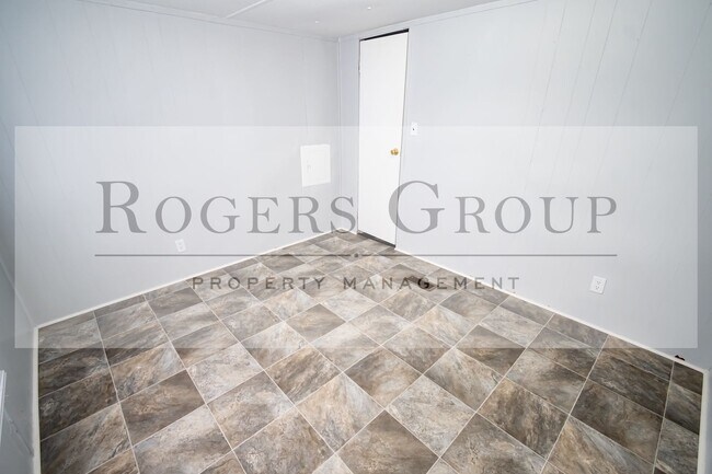 Building Photo - 385 Julian Smith Rd