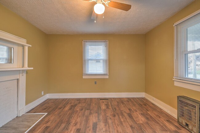 Building Photo - 1017 Fairview Ave