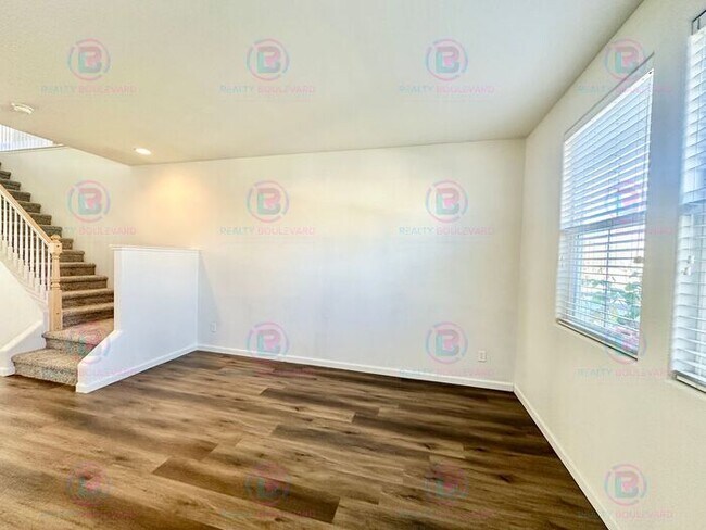 Building Photo - Spacious 4-Bedroom 3 Bath, 3 Car Garage Home with Loft, Living Room and Family Room Outdoor Kitch...