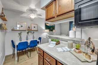 Building Photo - The Palms on Lamar