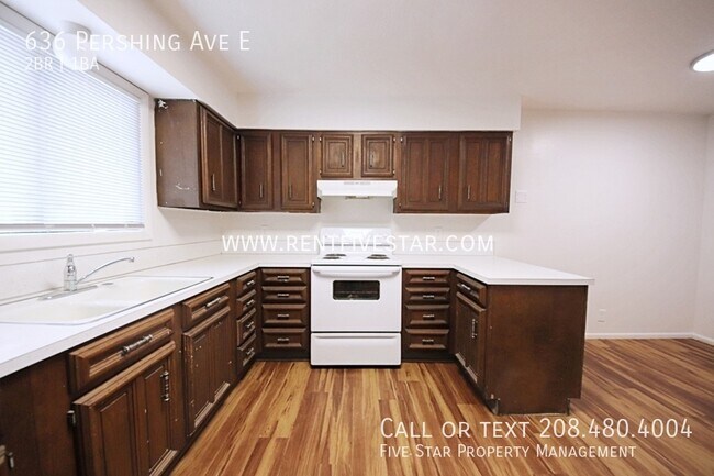 Building Photo - 2024 Remodeled Apartment, $100 Laundry Cre...