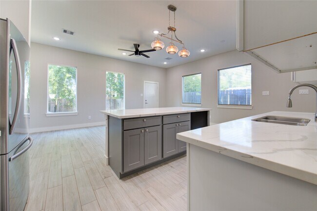 Building Photo - 4536 Sunflower St