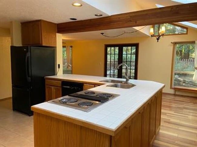 Building Photo - 823 SW Castilian Dr