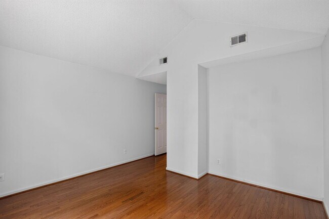 Building Photo - 16801 Old Field Ln