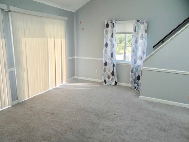 Building Photo - Spacious 2 bed/2 bath Deer Creek Villas-Su...