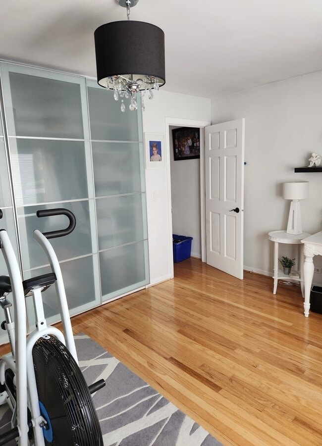 Building Photo - 106 Mound St