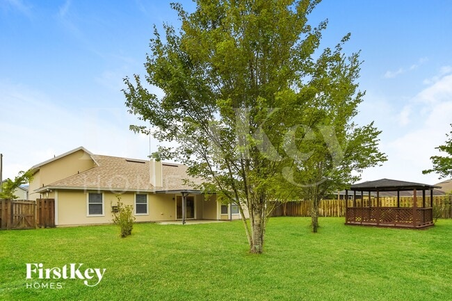 Building Photo - 2447 Royal Pointe Dr