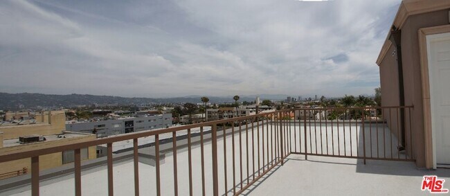 Building Photo - 1500 S Beverly Dr