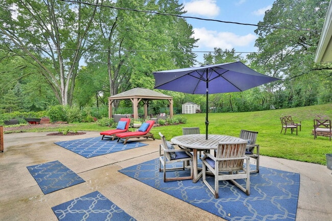 Building Photo - 16624 Elm Dr