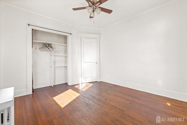 Building Photo - 196 Strawberry Hill Ave