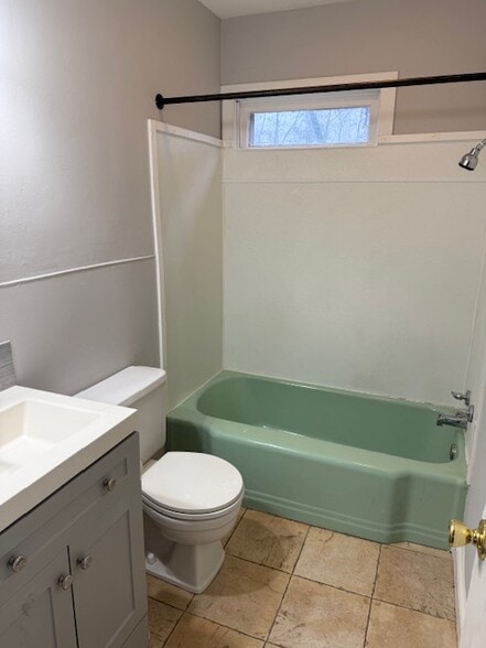 Building Photo - 310 Crosby Cir