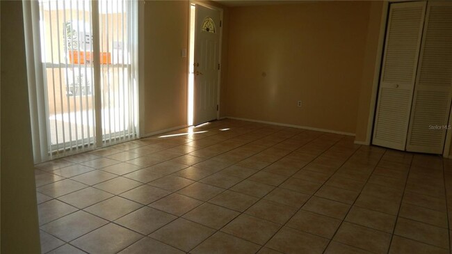 Building Photo - 2052 Norfolk Dr