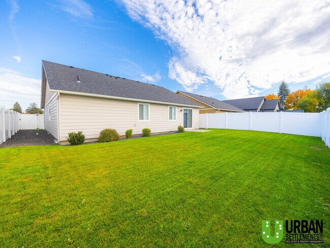 Building Photo - 4425 N McCabe Ln