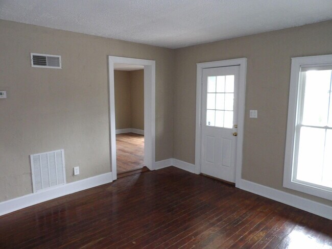 Building Photo - 611 Taylor Ave