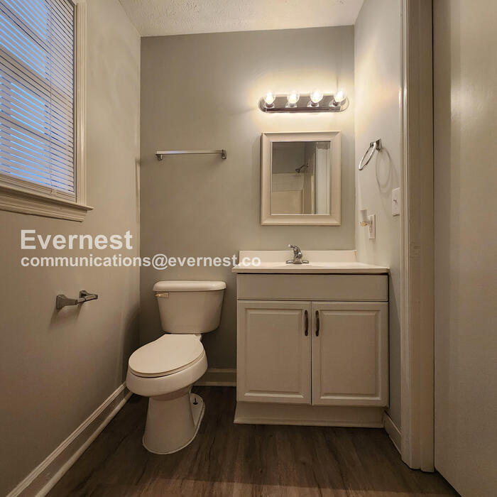 Building Photo - 680 Honey Creek Rd SE