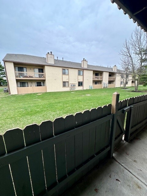 Building Photo - 2184 Hedgerow Road