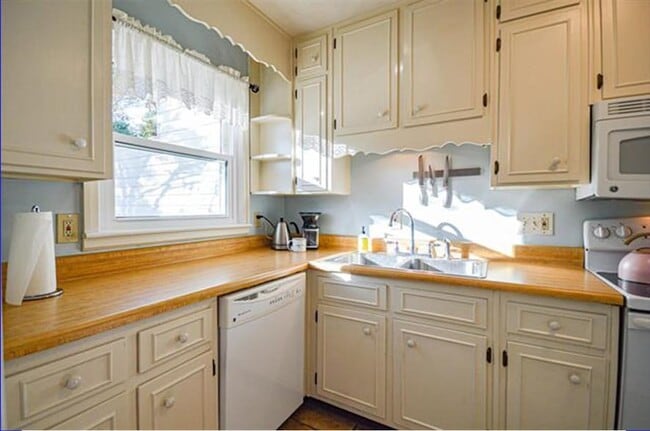 Building Photo - 980 Marys Dr