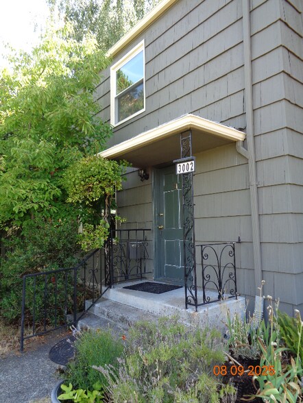 Building Photo - 3002 31st Ave W