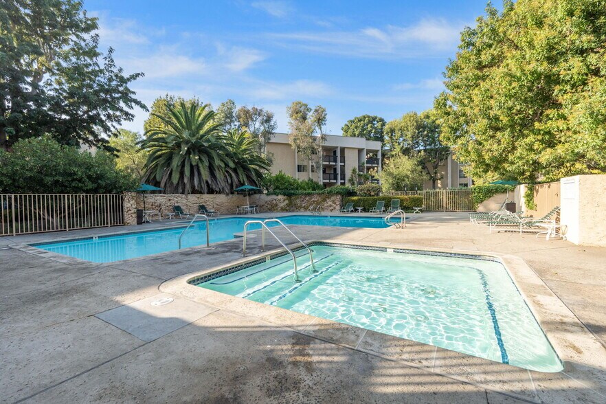 Pool / Jacuzzi - 3113 Raintree Cir