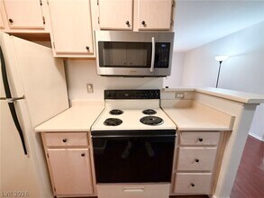 Building Photo - 5211 S Lindell Rd