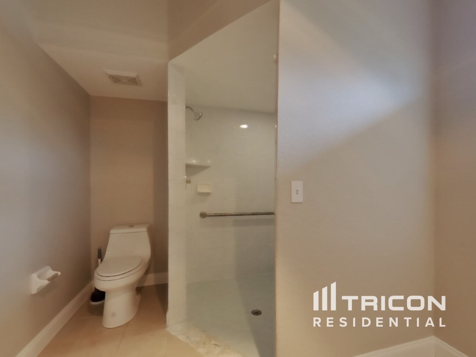 Building Photo - 3598 N Biscayne Dr