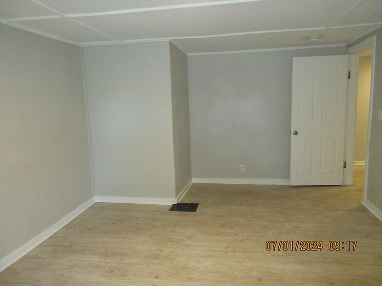 Building Photo - 202 W 3rd St