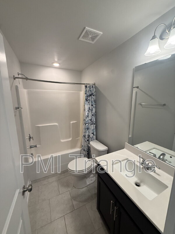 Building Photo - 716 Cormiche Ln