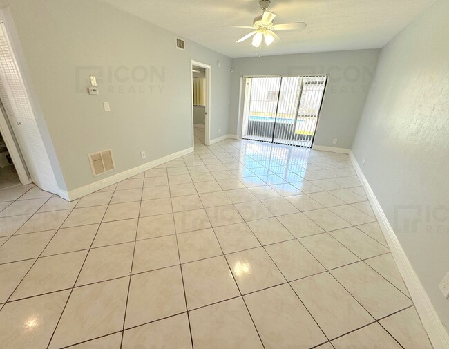 Building Photo - 152 NW 60th Ave