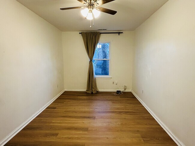 Building Photo - 5607 Gates Landing Rd