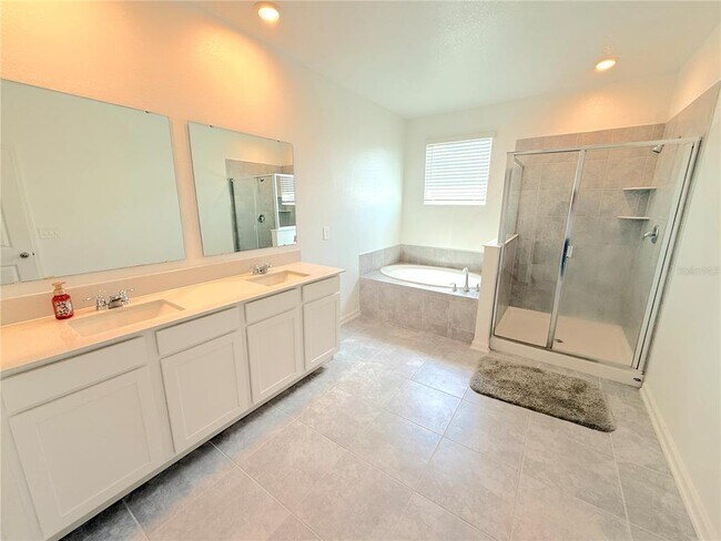 Building Photo - 393 Bogey Dr