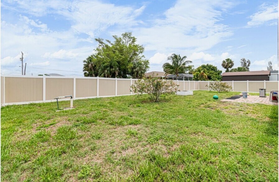 Building Photo - 1501 NE 33rd St