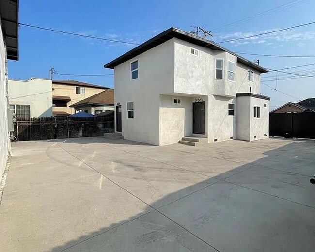 Building Photo - Spacious Updated 2BD/2BA in Prime Boyle Heights