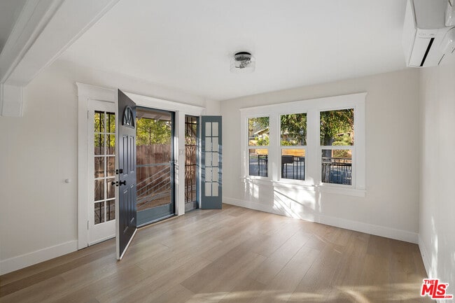 Building Photo - 4316 Kingswell Ave