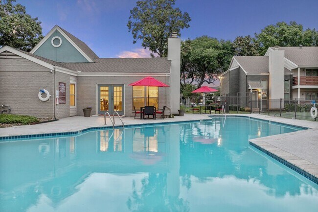 Building Photo - 10751 Meadowglen Ln