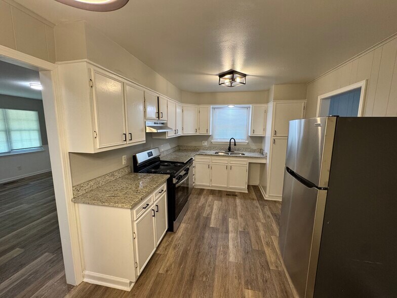 Building Photo - 7711 Woodhaven Dr