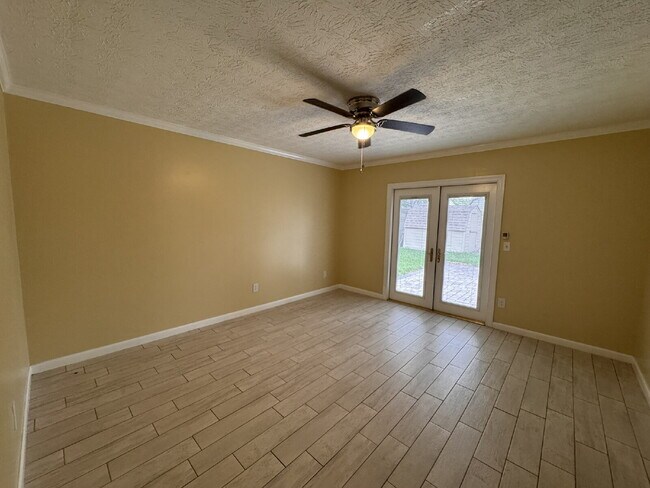 Building Photo - Updated Home with Spacious Backyard