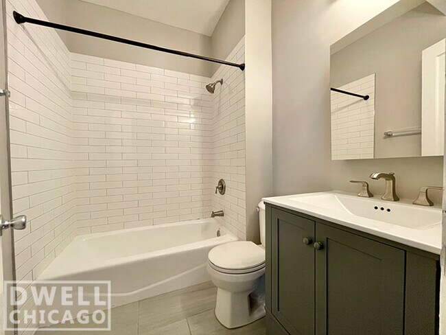 Building Photo - 5143 N Clark St