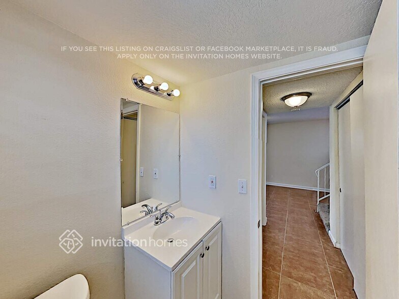 Building Photo - 5840 S Perth Pl