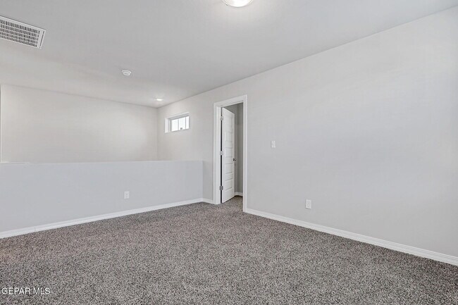 Building Photo - 13130 Oakhampton Ave