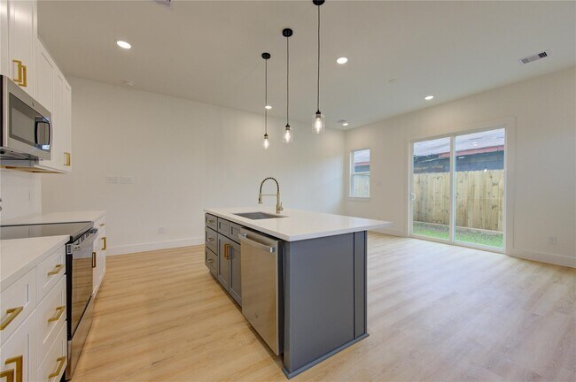 Building Photo - 4029 Knoxville St