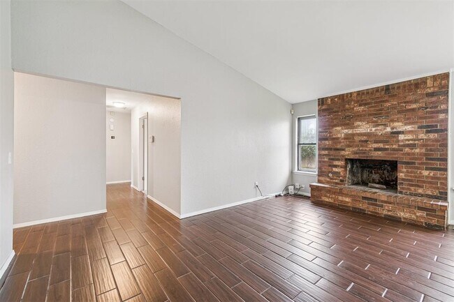 Building Photo - 1408 SE 8th St