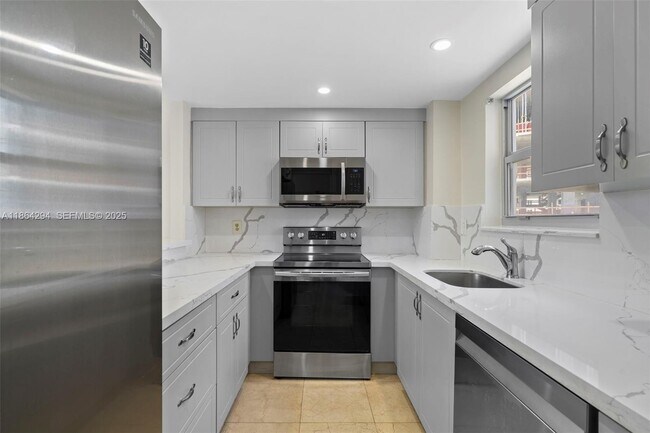 Building Photo - 3301 NE 5th Ave