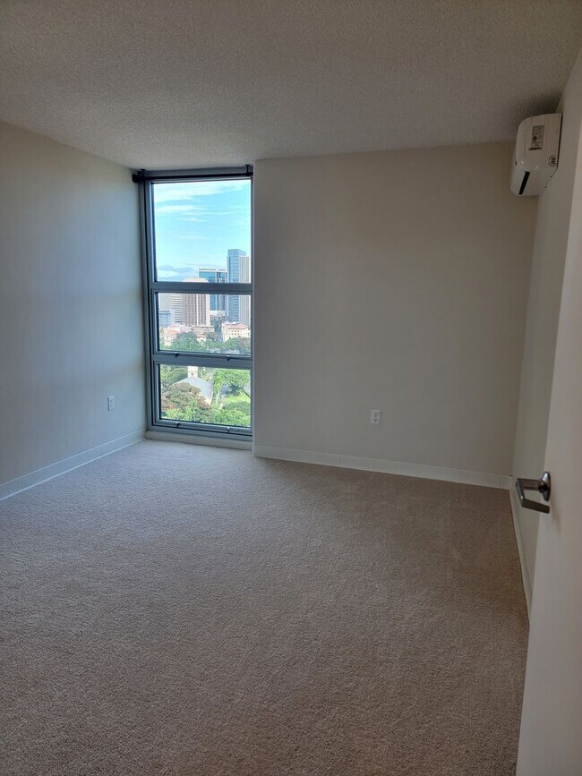 Building Photo - Split AC. Two Parking. Kakaako. (RRLLC)