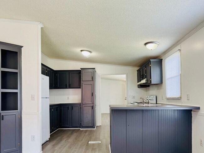 Building Photo - Convenient Countryside Living - Henderson NC