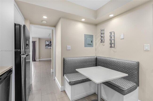 Building Photo - 9225 Collins Ave