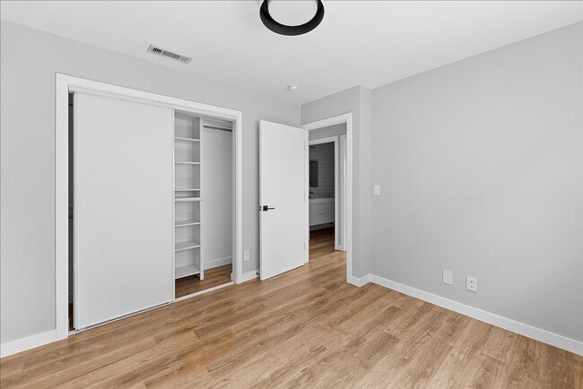 Building Photo - 941 Normandie Ave