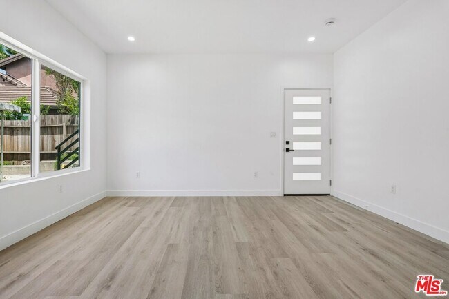 Building Photo - 1434 Beverwil Dr