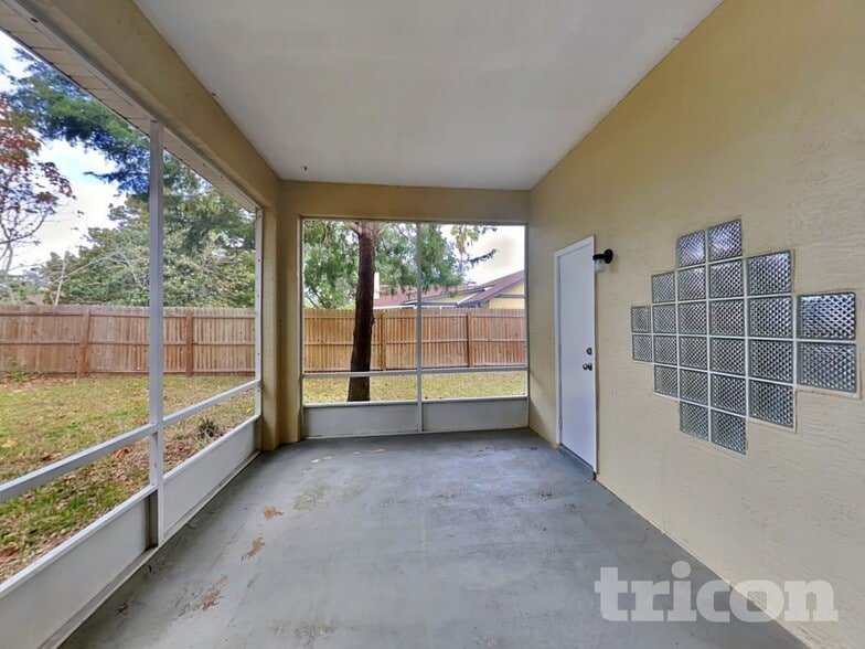 Building Photo - 250 Parkview Dr